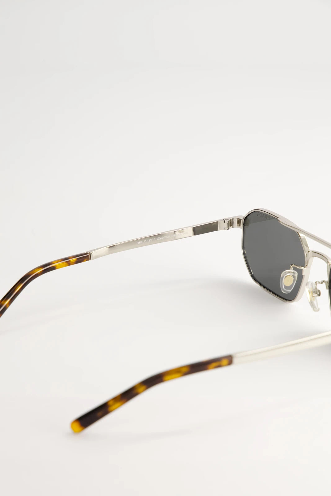 Lentes de Sol Prada Metal Silver SPRD53