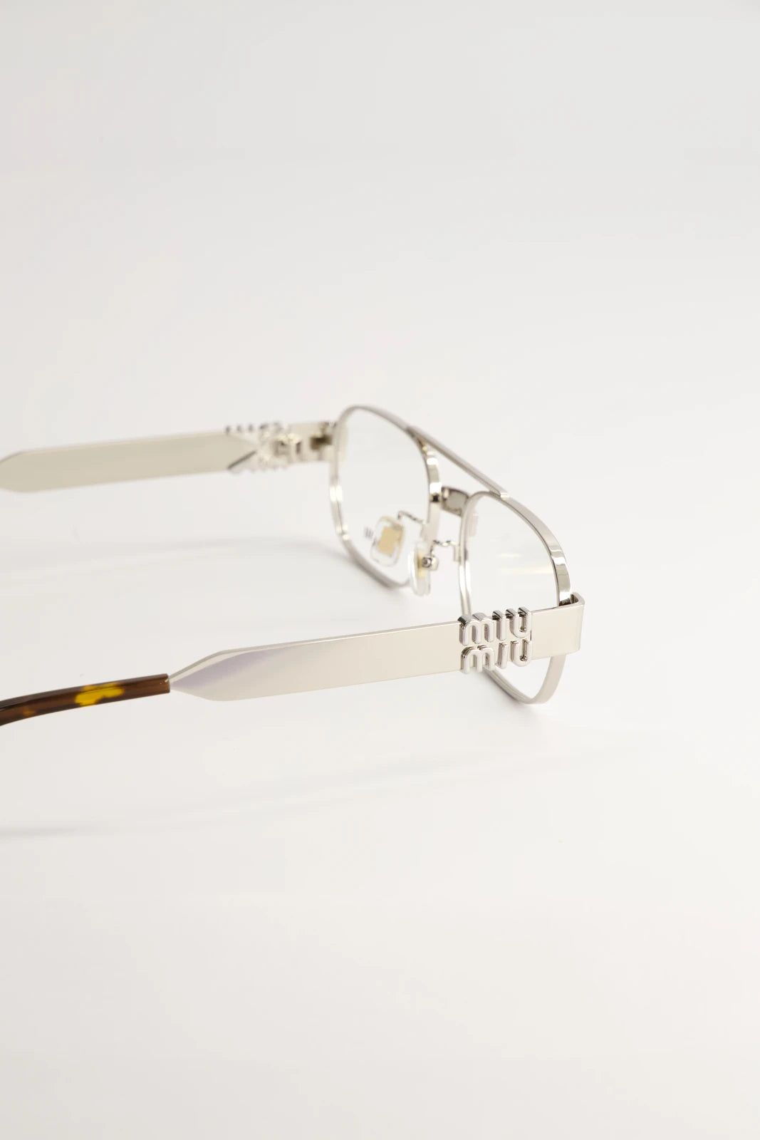 Lentes de Sol Miu Miu Envie Antique Silver SMUC52