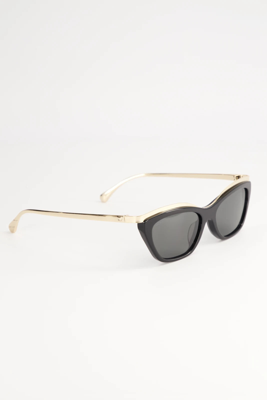 Lentes de Sol Chanel Shield A71795 Black Gray