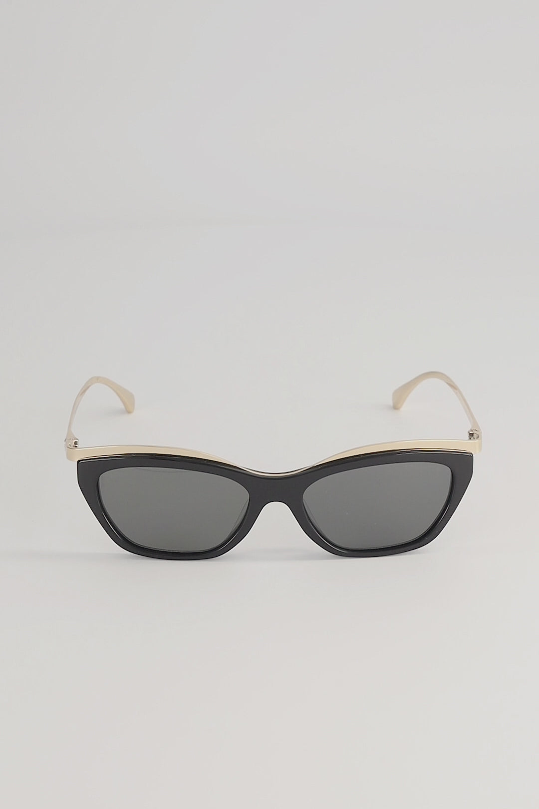 Lentes de Sol Chanel Shield A71795 Black Gray