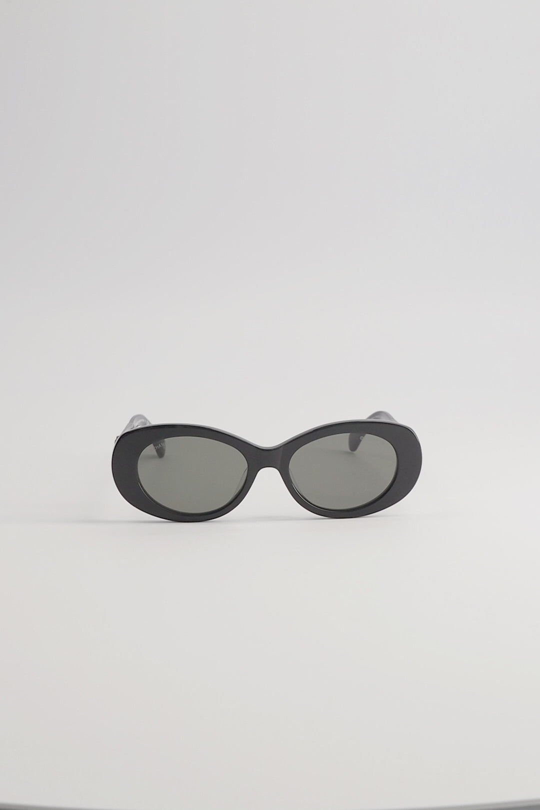 Lentes de Sol Chanel Oval